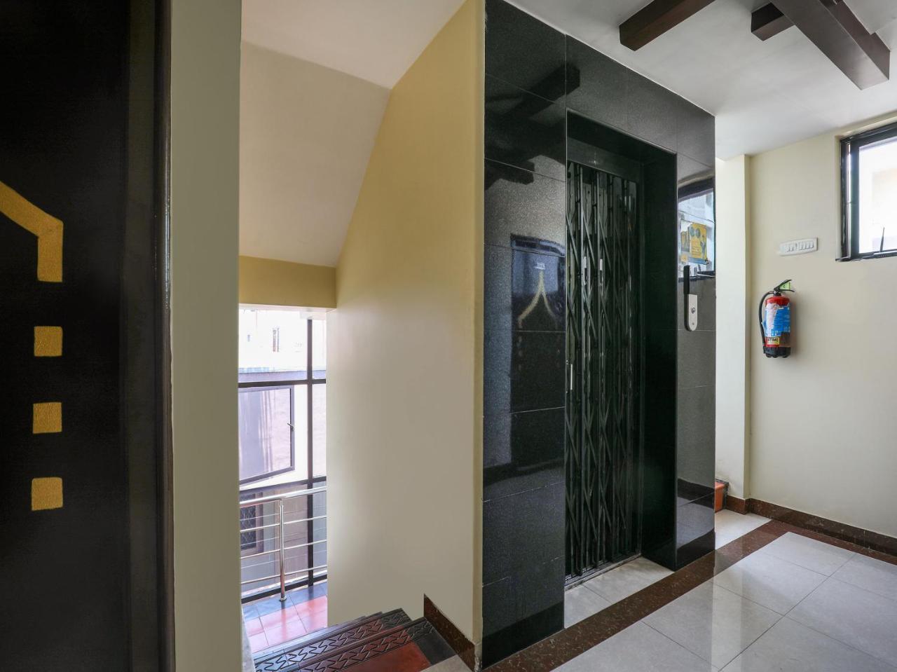 Oyo 10711 Hotel Nsnr Residency Visakhapatnam Exterior foto
